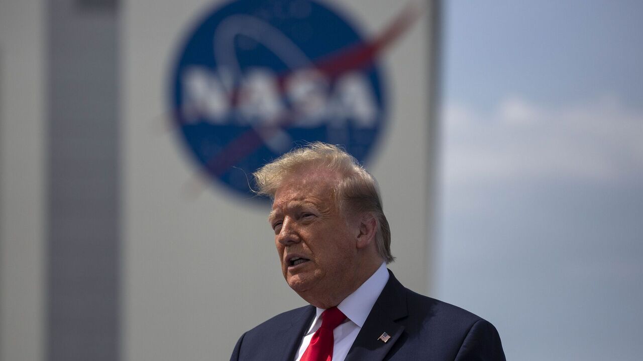Подорожі на Марс під загрозою: Трамп хоче урізати фінансування NASA 
