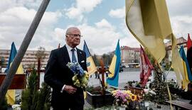 Король Швеции прибыл в Украину впервые за 14 лет и почтил с Зеленским память погибших защитников. Видео