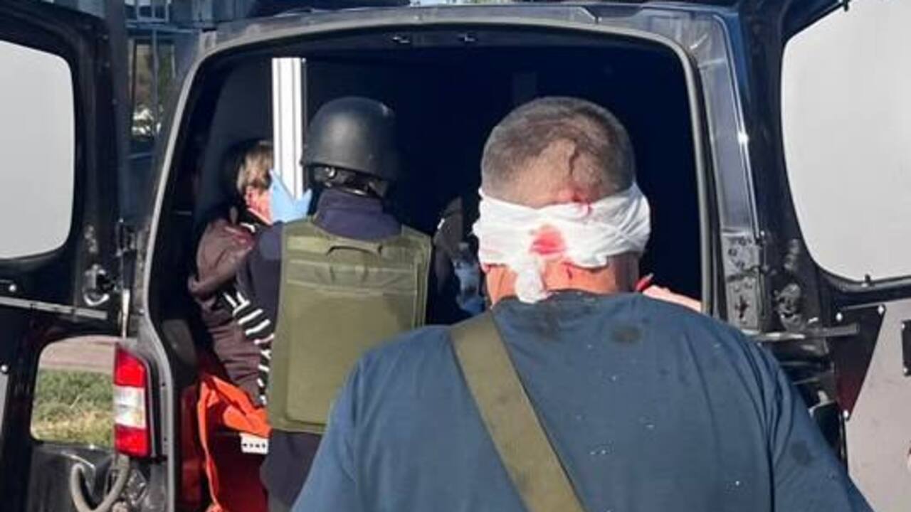 Росія завдала удару по рейсовому автобусу на Дніпропетровщині, пʼятеро людей загинули: Зеленський відреагував на атаку. Фото