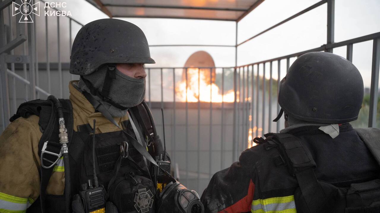 Россия дважды атаковала дронами КВЦ "Парковый" в центре Киева: подробности