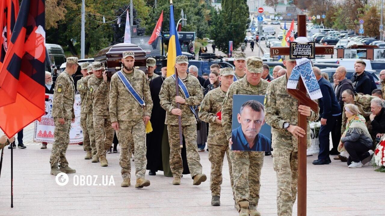 В Киеве проводили в последний путь соучредителя УНА-УНСО и бывшего пленника Кремля Николая Карпюка. Фото и видео
