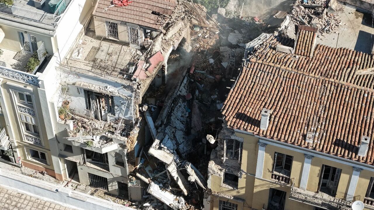 В Афинах в результате взрыва обрушился дом: погибли шесть человек, в том числе туристы
