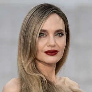 Анджелина Джоли